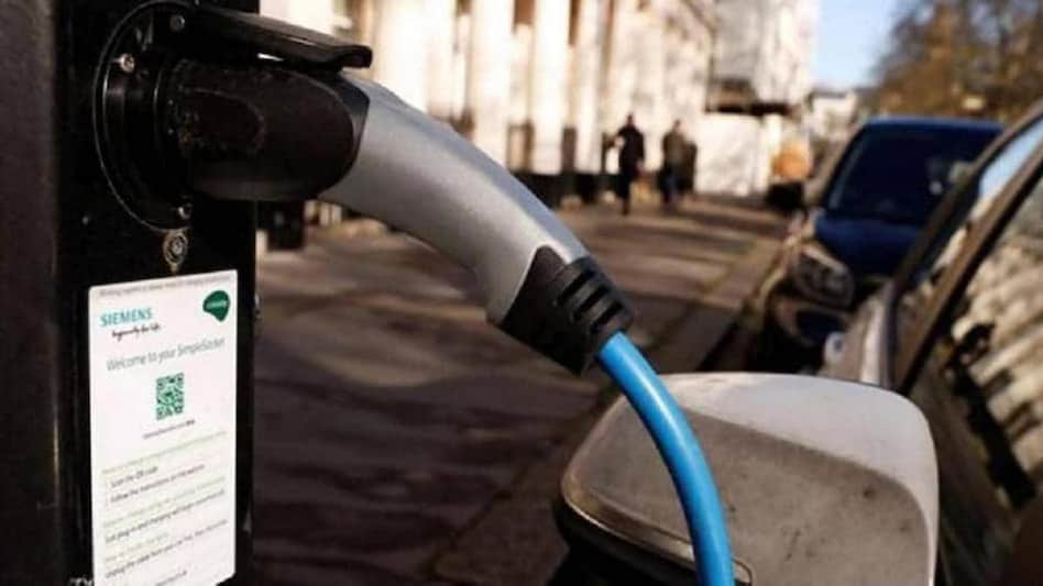 Delhi Govt  set up charging stations basis EV density. 