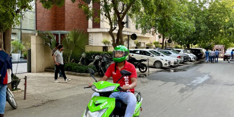 Zypp Electric in its association with Zomato, plans to deploy 1 Lakh e-scooters for last-mile deliveries