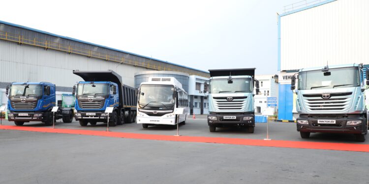 Tata Motors flags-off its next-gen, eco-friendly fleet of commercial vehicles to Tata Steel