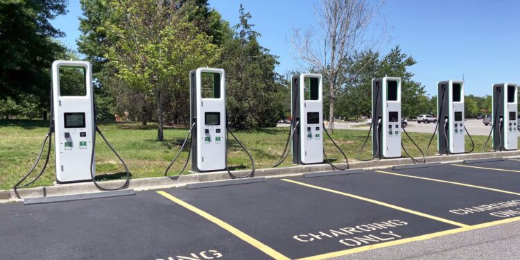 Tamil Nadu leads India’s EV Charging Network with 672 Stations.