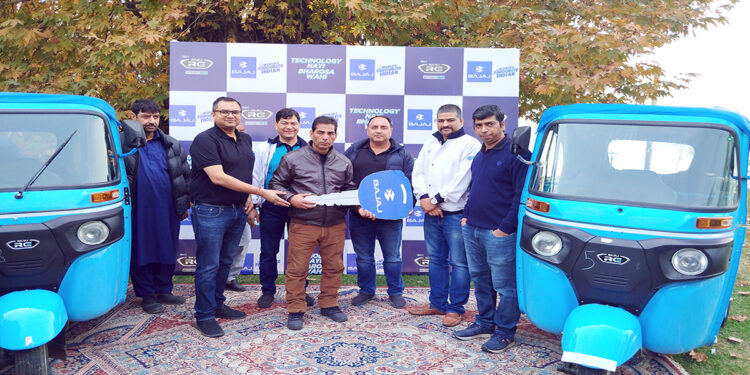 Bajaj Auto’s GoGo P7012 E-auto tops India’s e3w market for April 25