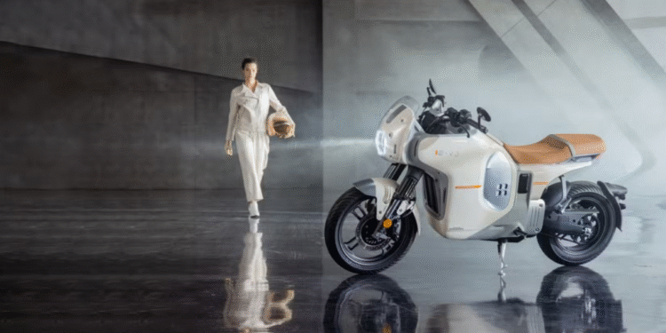 Honda’s First Electric Motorcycle, the E-VO, Debuts in China