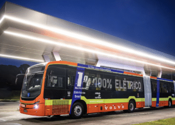 Volvo Brazil starts commercial production 28-meter, 250 passenger  bi-articulated electric bus