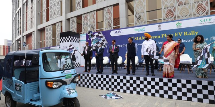SIAM Bets on a Double Engine of EVs and Road Safety to Drive India’s Mobility Transition